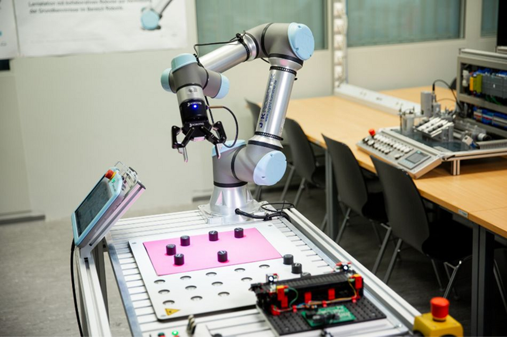 5 ejemplos de sistemas industriales automatizados desarrollados por Universal Robots