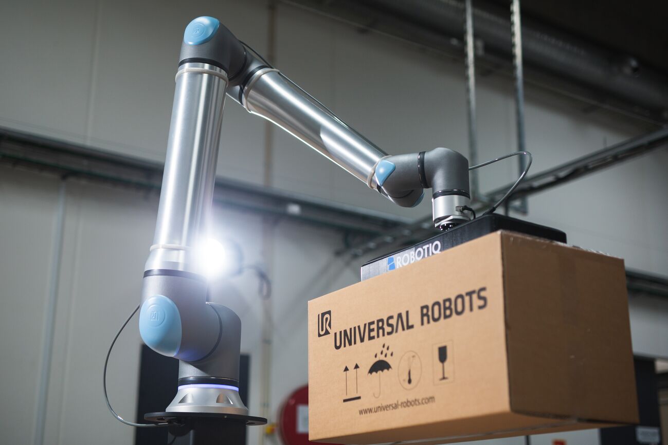 12 Real World Industrial Robotic Applications In Various Sectors