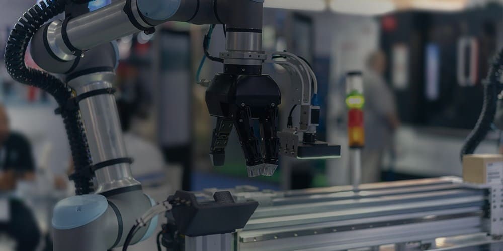 Custos e benefícios da implantação de um braço robótico industrial