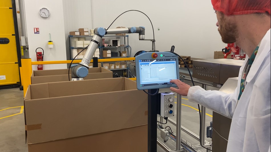 L’opérateur lance le procédé de palettisation via la tablette du cobot